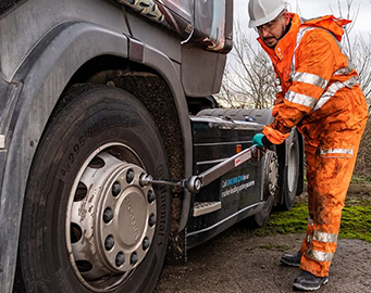 Large-truck-maintenance-and-application